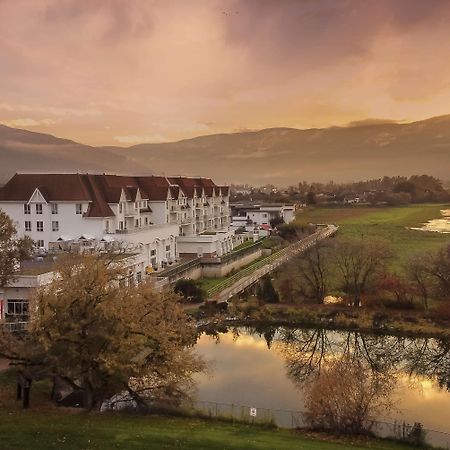 Prestige Harbourfront Resort, Worldhotels Luxury Salmon Arm Exterior foto