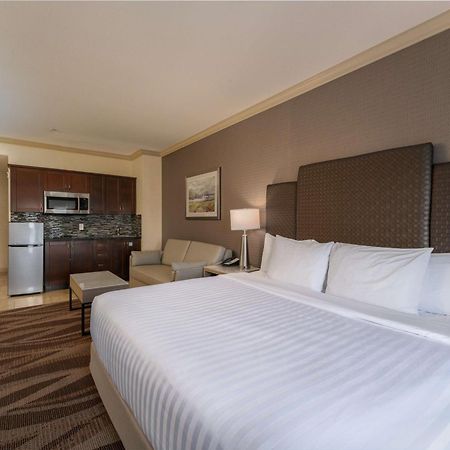 Prestige Harbourfront Resort, Worldhotels Luxury Salmon Arm Exterior foto