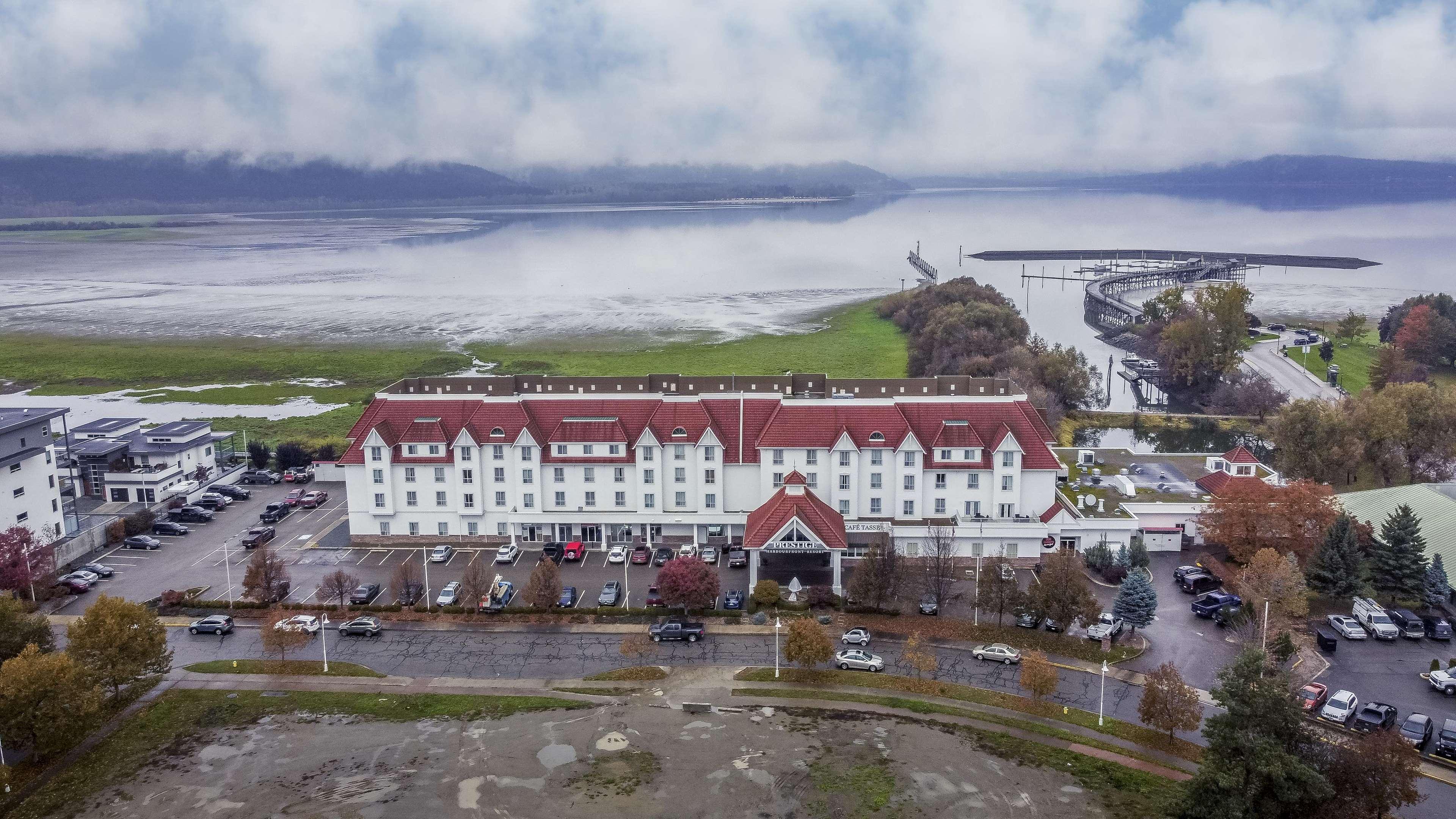 Prestige Harbourfront Resort, Worldhotels Luxury Salmon Arm Exterior foto