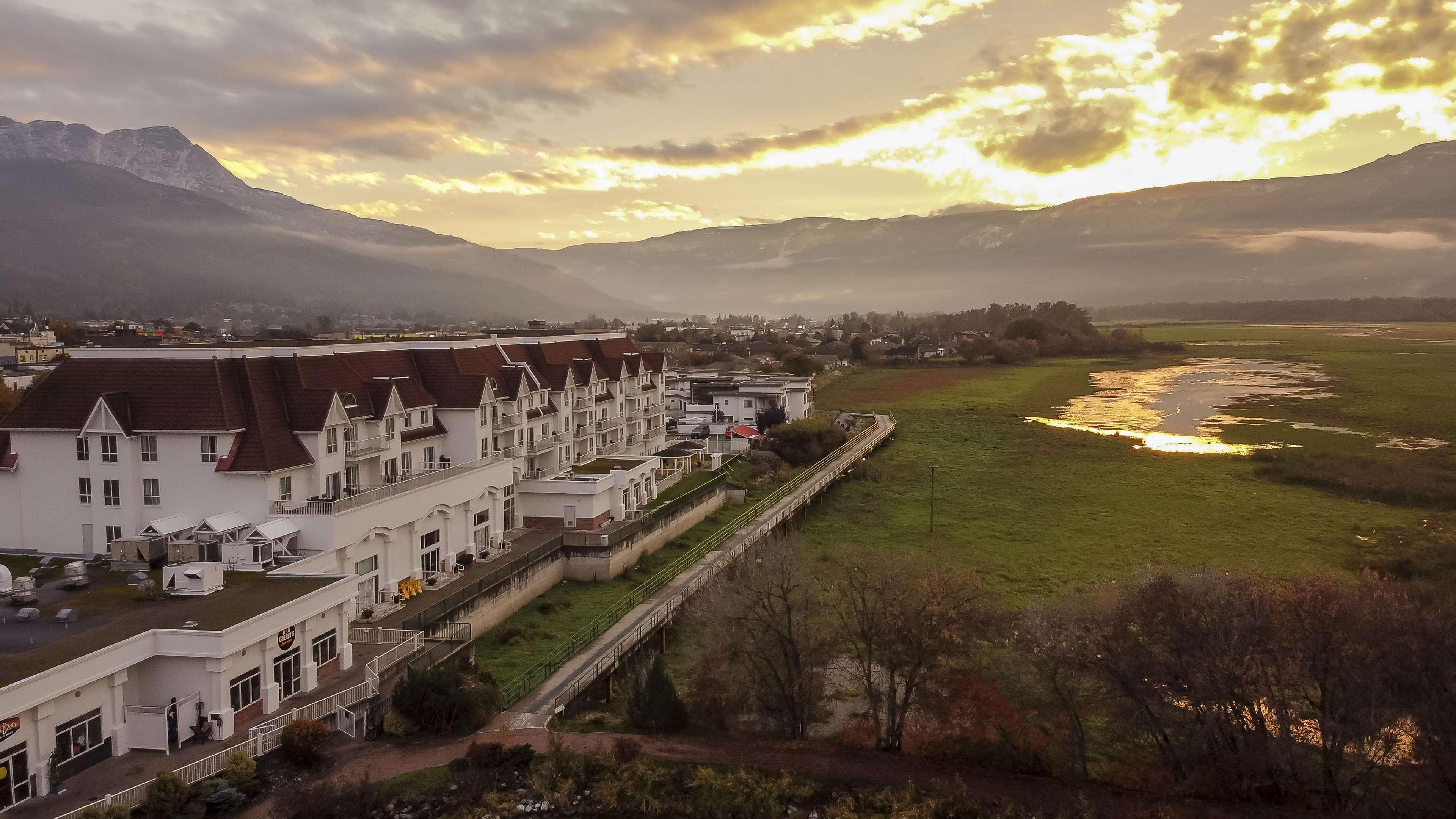 Prestige Harbourfront Resort, Worldhotels Luxury Salmon Arm Exterior foto
