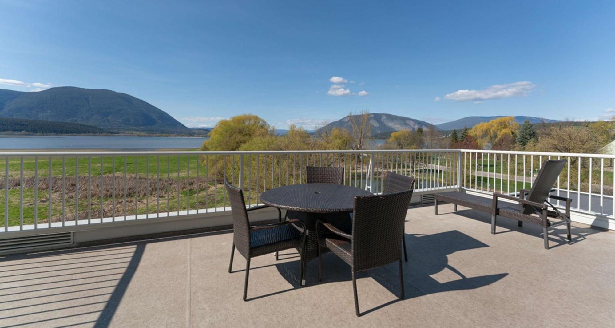 Prestige Harbourfront Resort, Worldhotels Luxury Salmon Arm Exterior foto